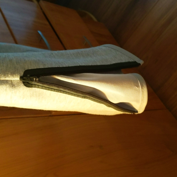 Nike cropped athleisure sweater, fits large. - Picture 4 of 6